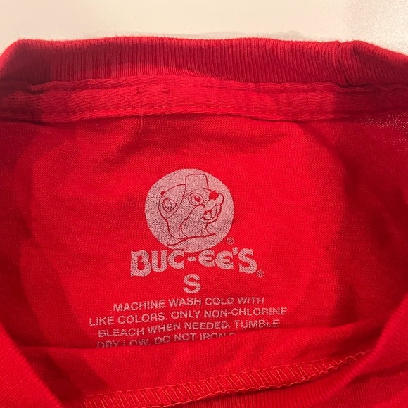 Buc-ees Christmas Tshirt - Picture 3 of 3
